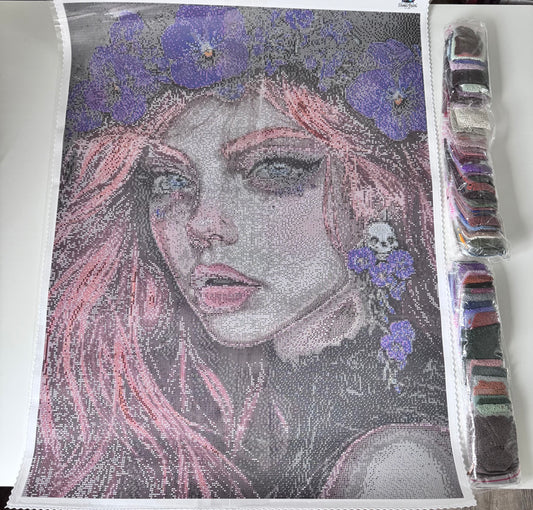 Diamond Painting Die Stille unter dem Veilchenkranz ©trudis_ai_art - 60x80cm mit 125 Farben