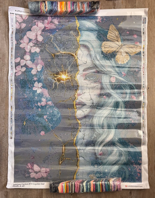 Diamond Painting Luminous Fracture Of A Forgotten Soul von Trudis_ai_art mit 200 Farben (inkl. Sondersteine)